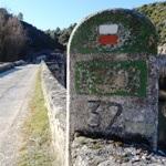 La antigua carretera N-320 en el embalse de Entrepe�as y el puente de Au��n (Guadalajara)