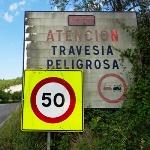 Antigua traves�a de la N-232 en el Barrio de Anroig de Xert (Castell�n)